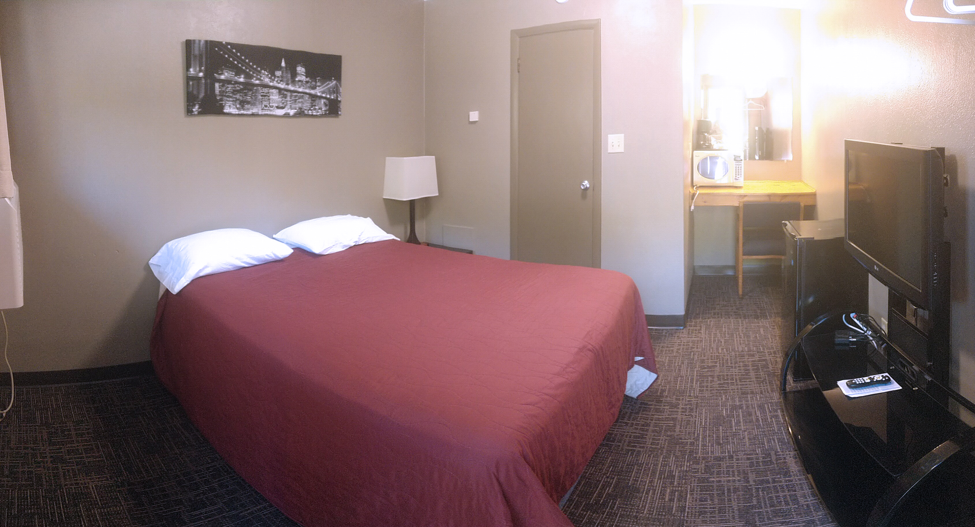 Sportsmen Inn room interior
